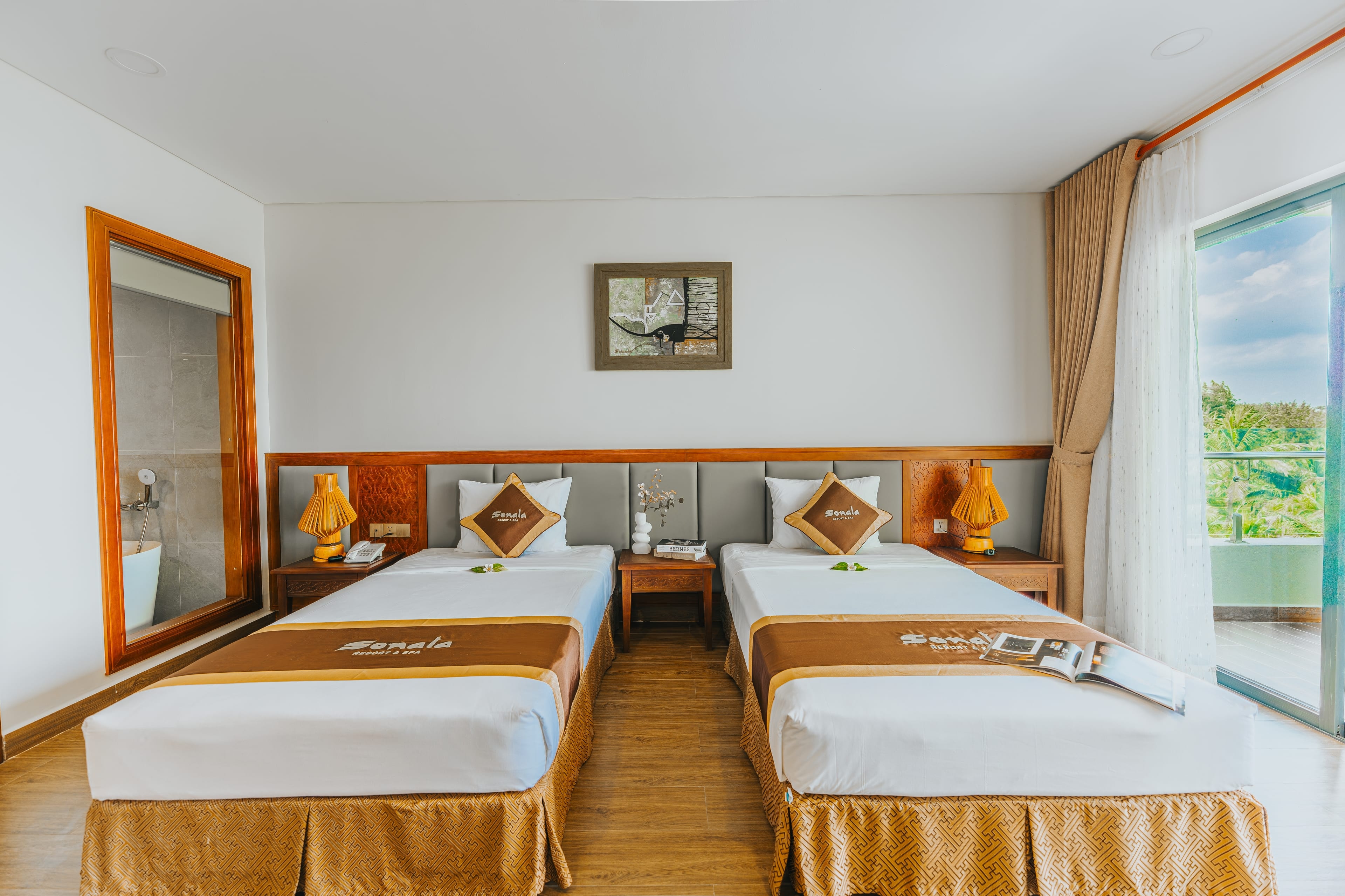 Grand Deluxe - Featured View