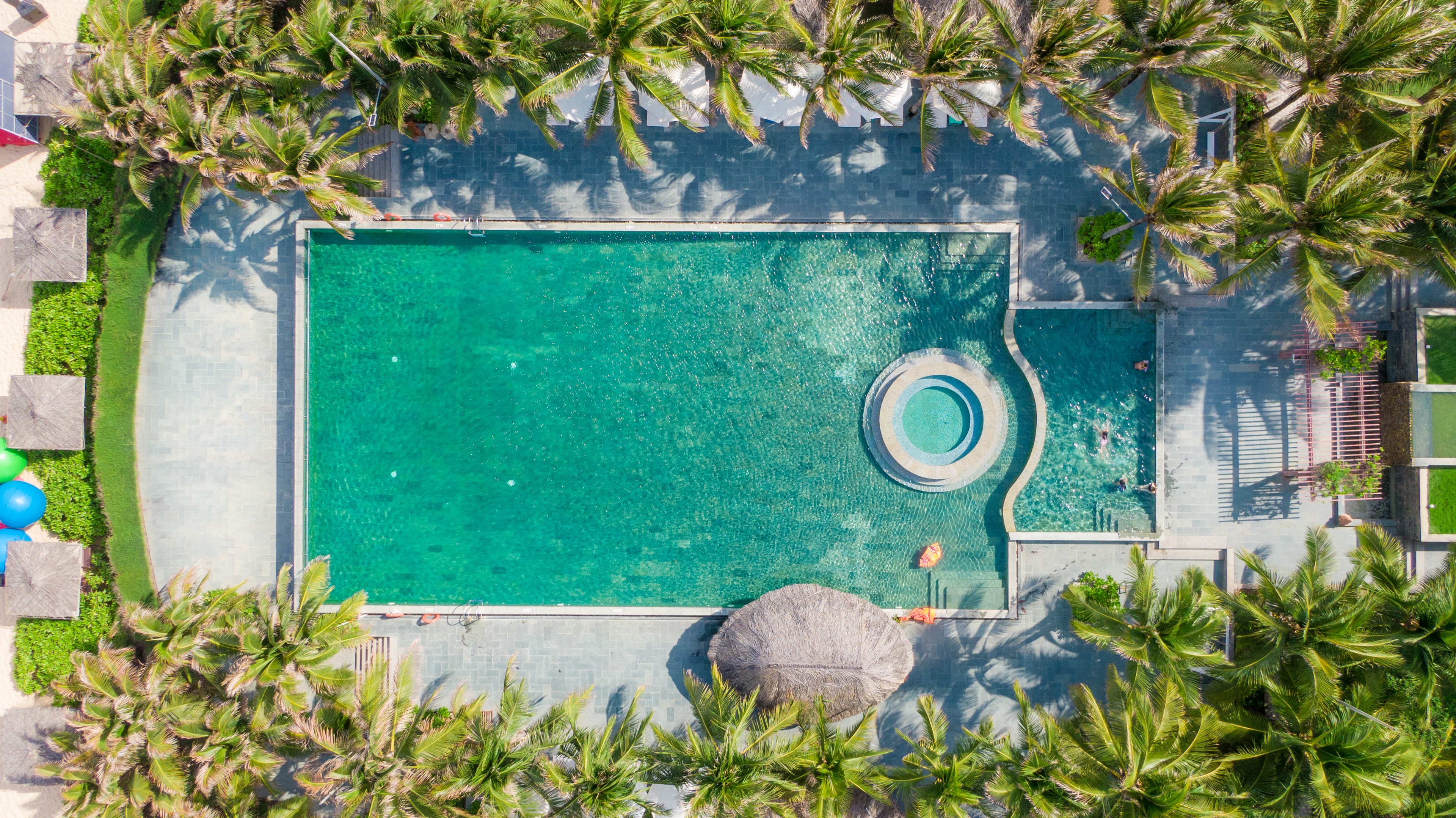 Elegant resort meeting space with oceanfront views